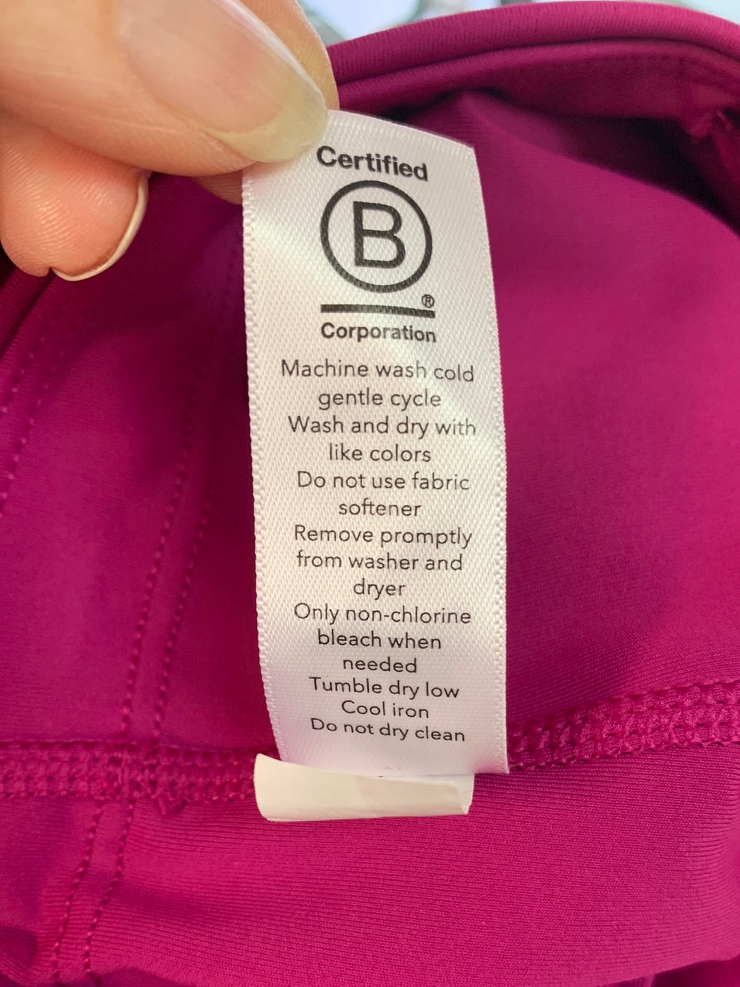 ATHLETA fuchsia pink Ultimate Stash Pocket 7" Short - Small