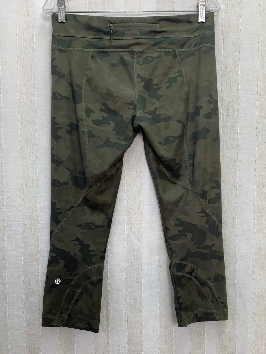 LULULEMON green camo 23" Inseam Athletic Pants - 8
