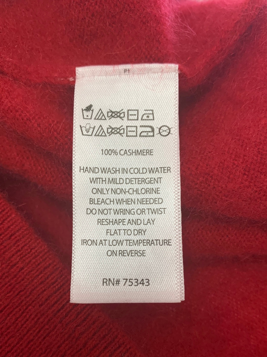 TAHARI red 100% 2-Ply Cashmere Long Sleeve V-Neck Sweater - M