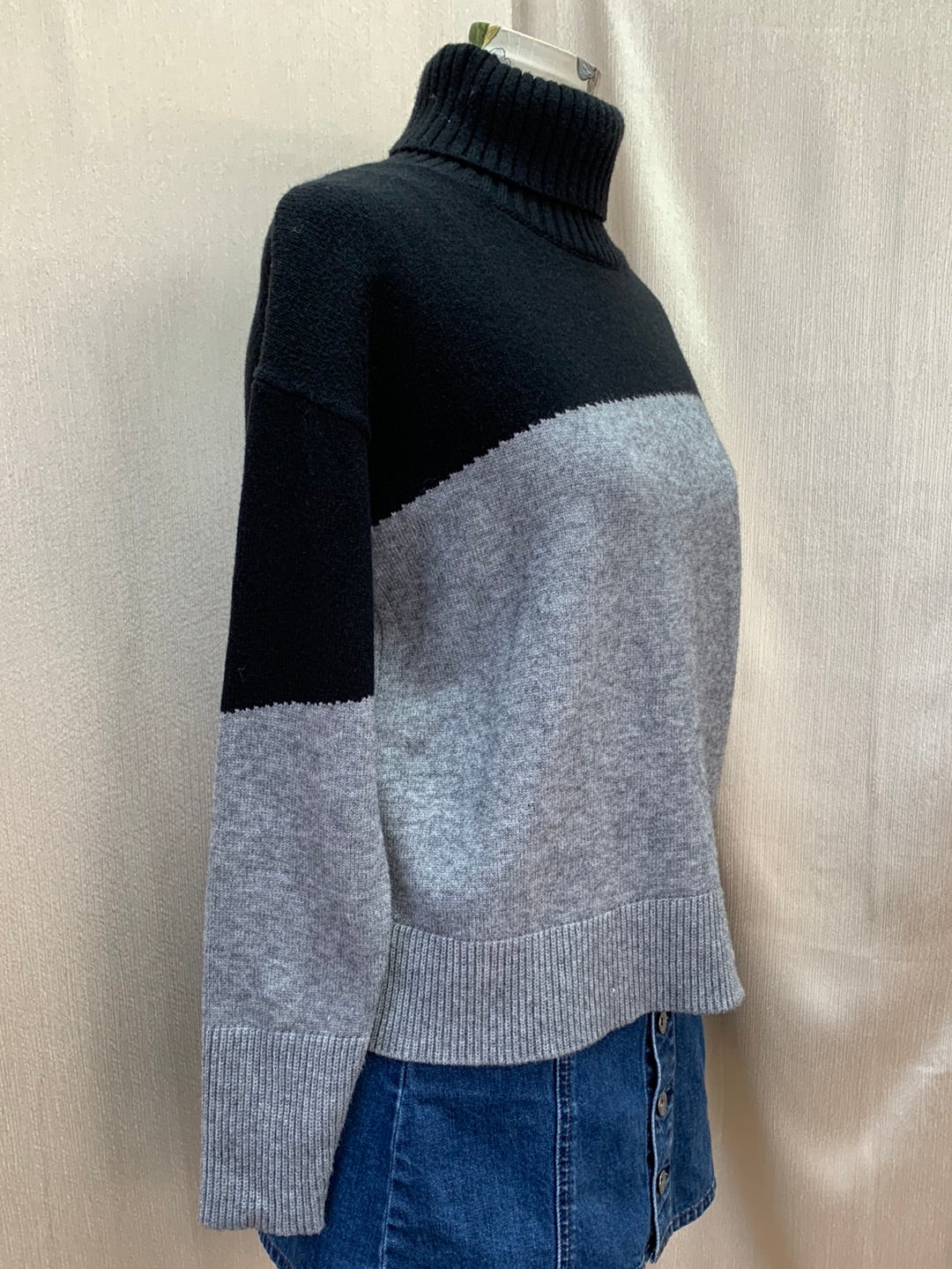NWT - ANTHROPOLOGIE black grey Colorblock Turtleneck Sweater - S