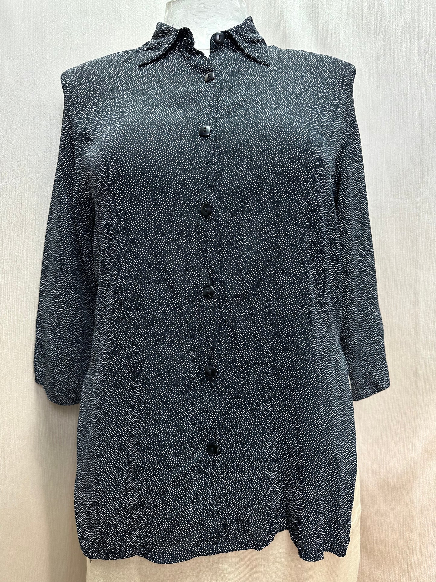 LOCO LINDO black Dot Rayon Crepe 3/4 Sleeve Side Slit Button Up Top - L