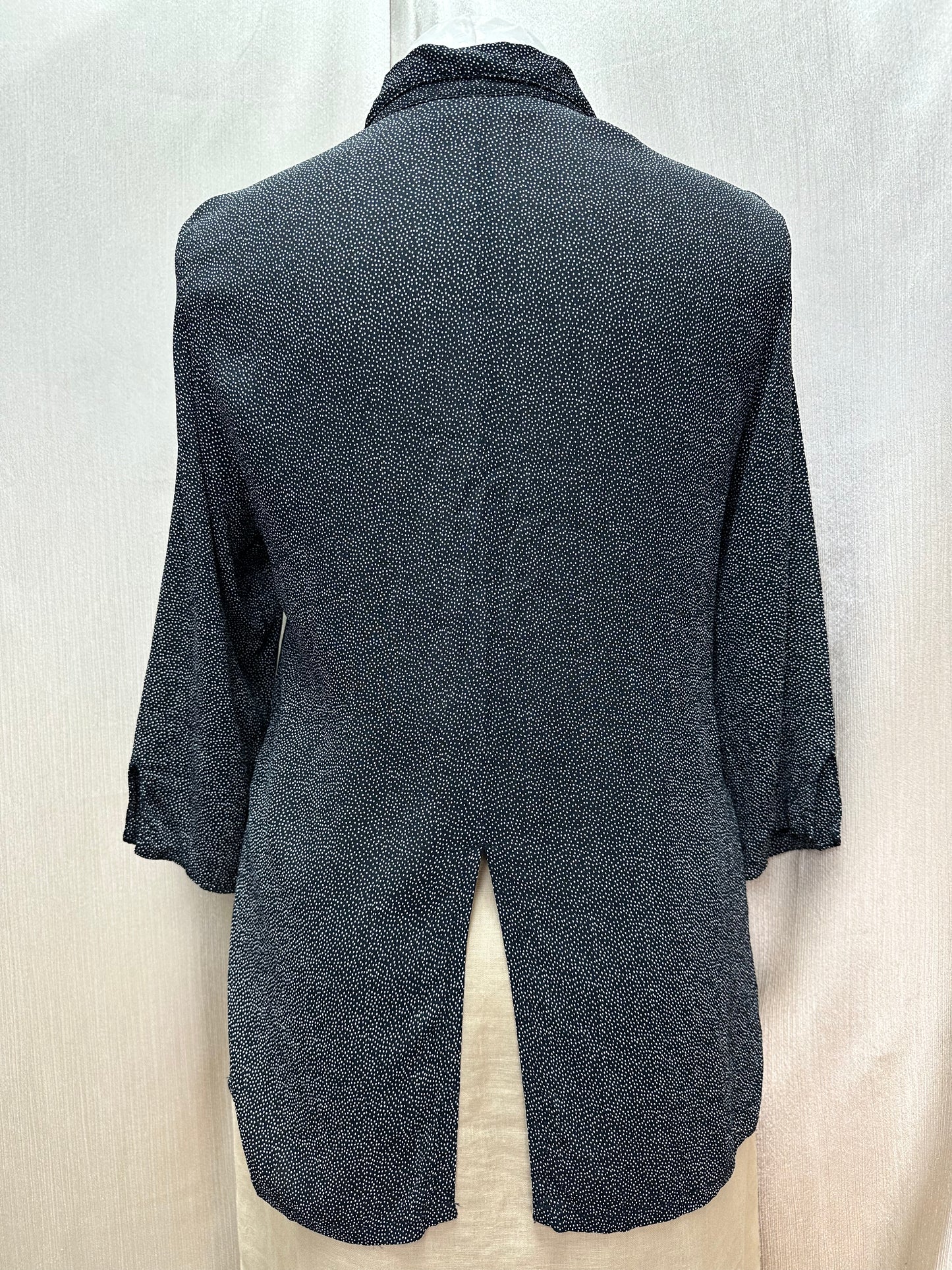 LOCO LINDO black Dot Rayon Crepe 3/4 Sleeve Side Slit Button Up Top - L