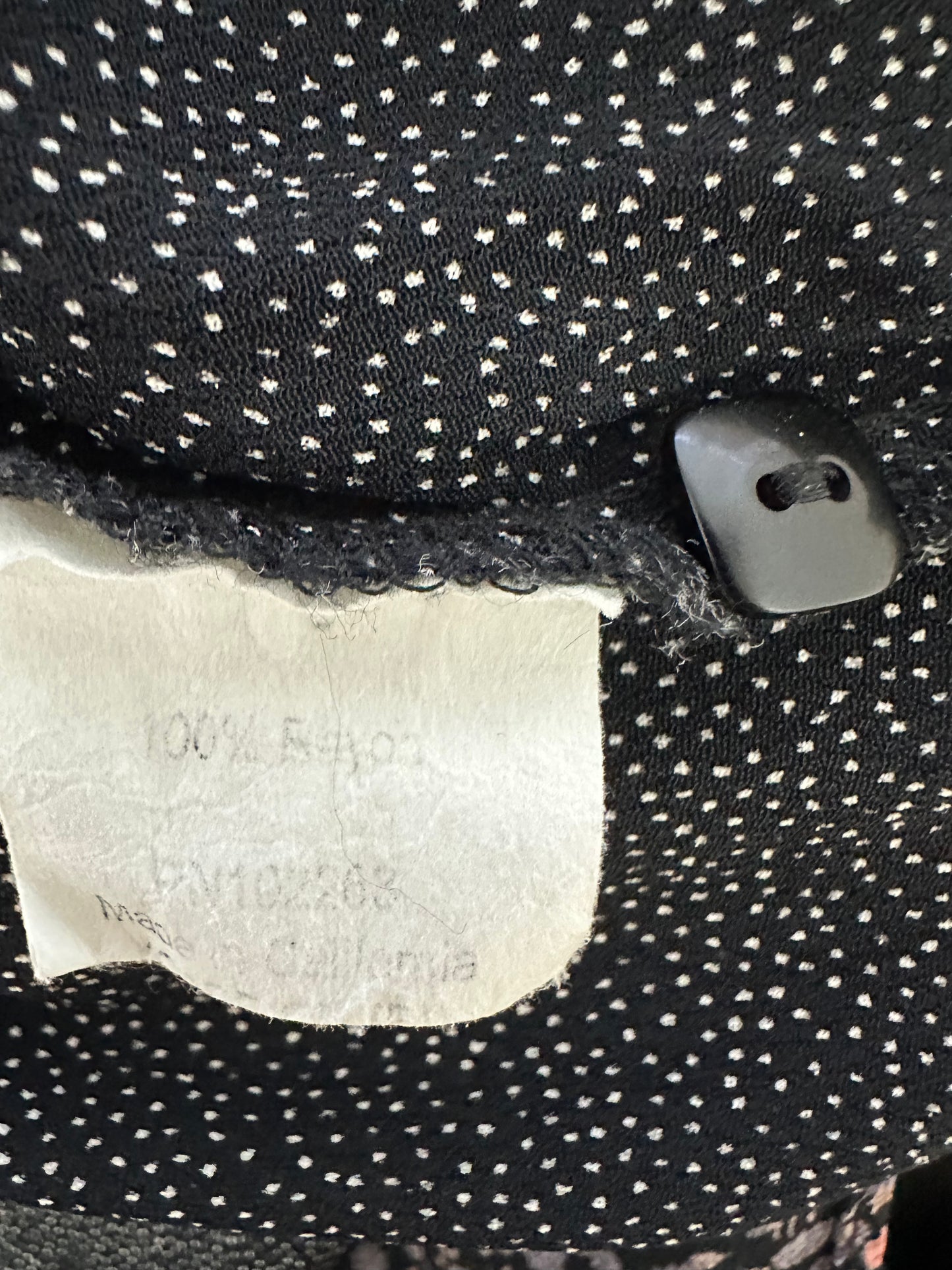 LOCO LINDO black Dot Rayon Crepe 3/4 Sleeve Side Slit Button Up Top - L