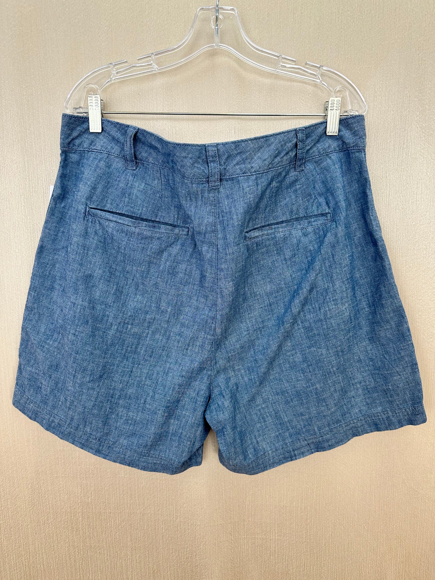 NWT - GAP blue chambray 5" Inseam Girlfriend Khaki Shorts - 18