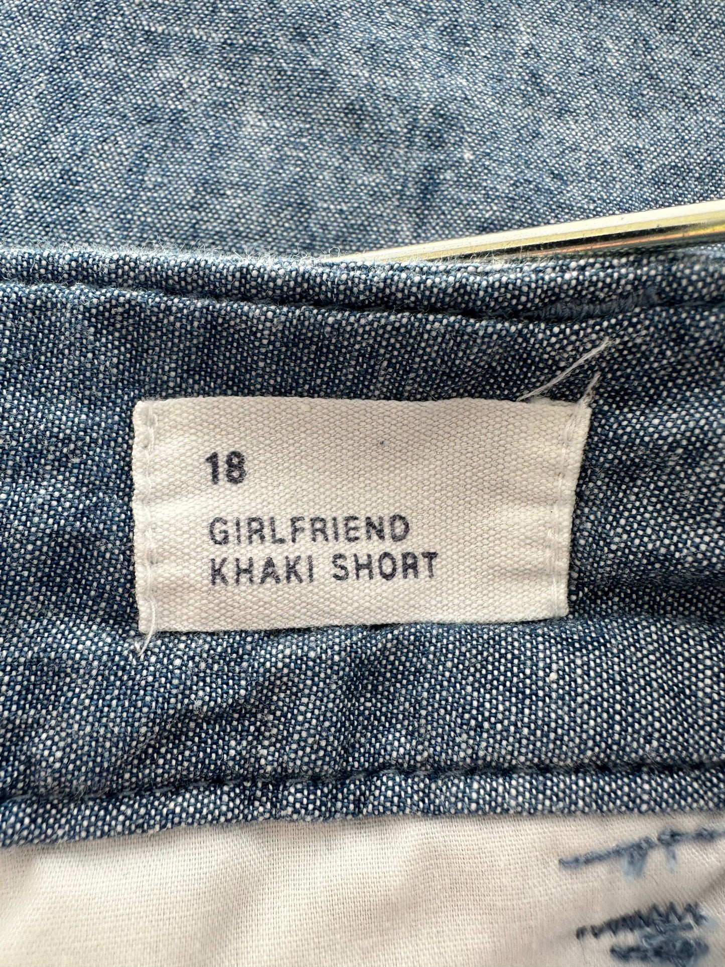 NWT - GAP blue chambray 5" Inseam Girlfriend Khaki Shorts - 18
