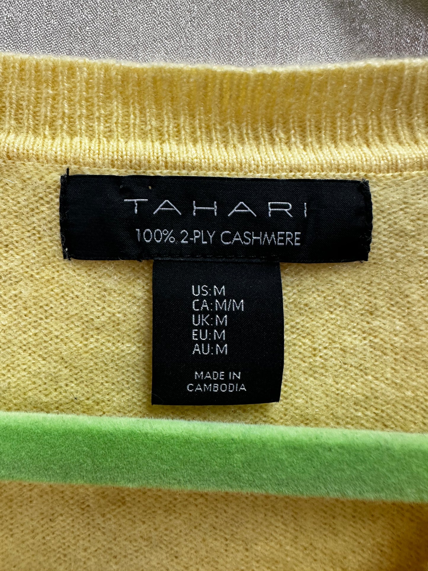 TAHARI yellow 100% 2 Ply Cashmere Long Sleeve V-Neck Sweater - M