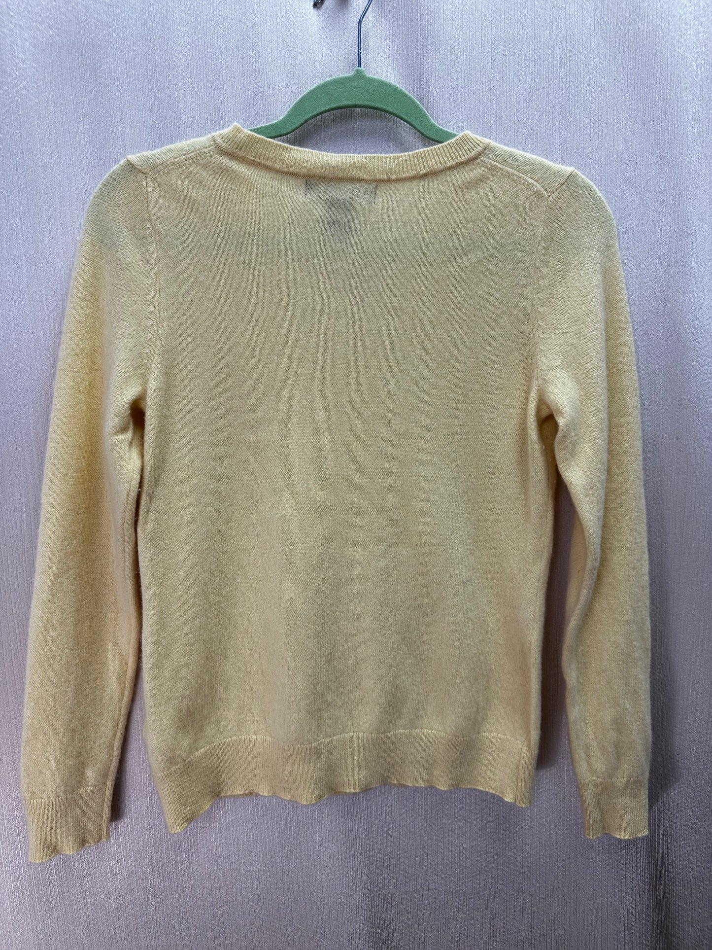 TAHARI yellow 100% 2 Ply Cashmere Long Sleeve V-Neck Sweater - M