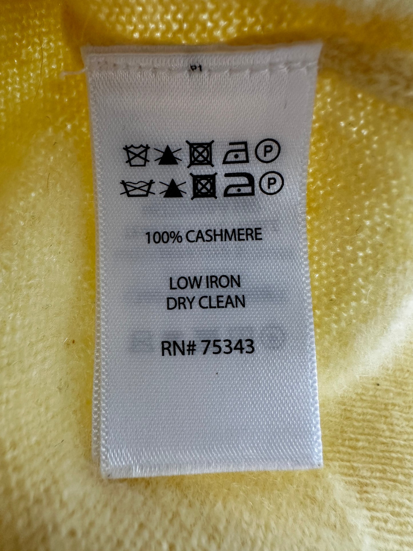 TAHARI yellow 100% 2 Ply Cashmere Long Sleeve V-Neck Sweater - M