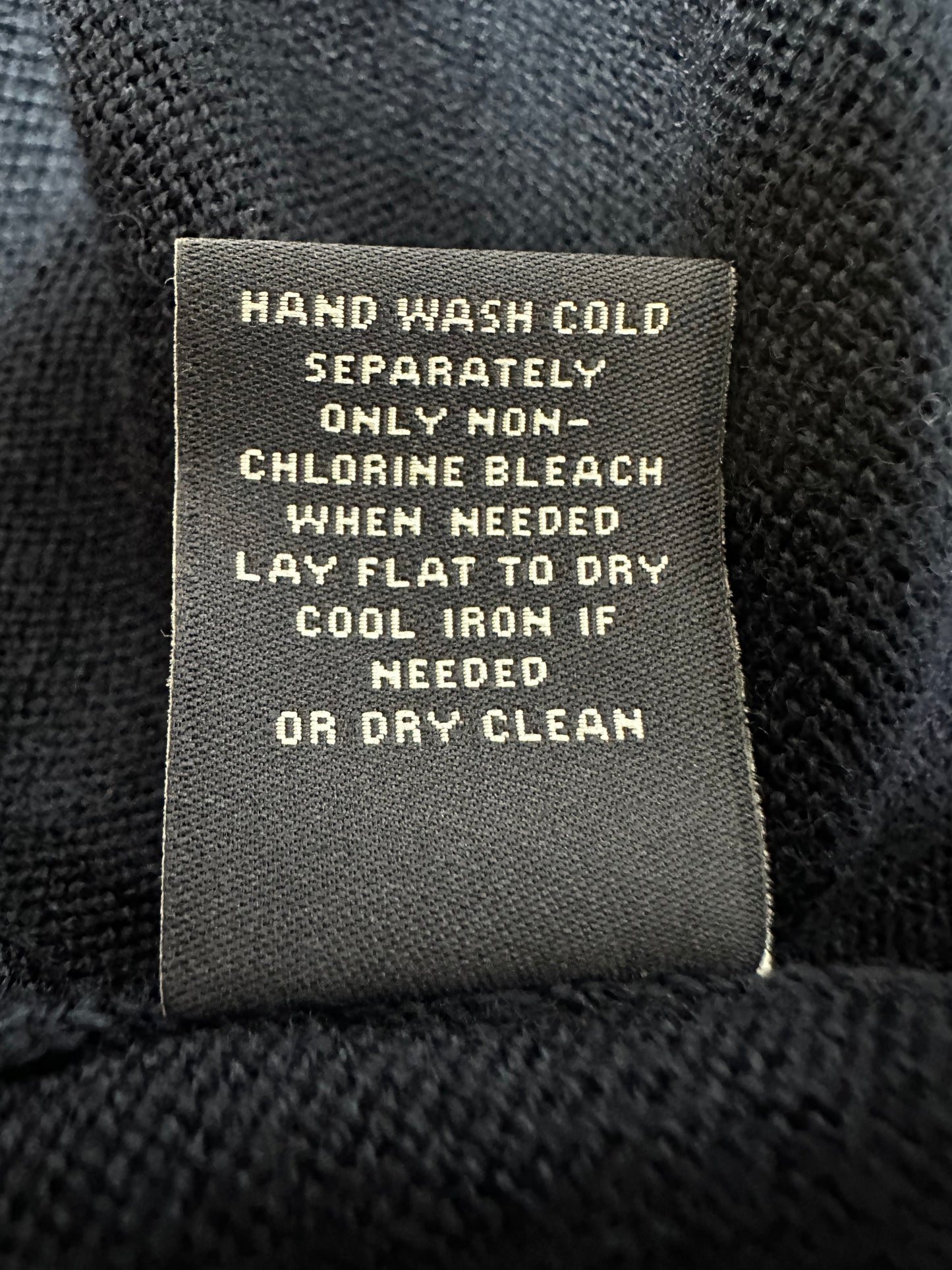 NWT - HART SCHAFFNER MARX navy Extra Fine Merino Wool Lightweight Sweater - M