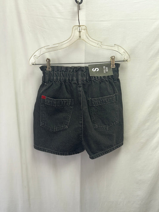 NWT -- Urban Outfitters Black BDG Pull-On Mom Jean Shorts -- Size: Small
