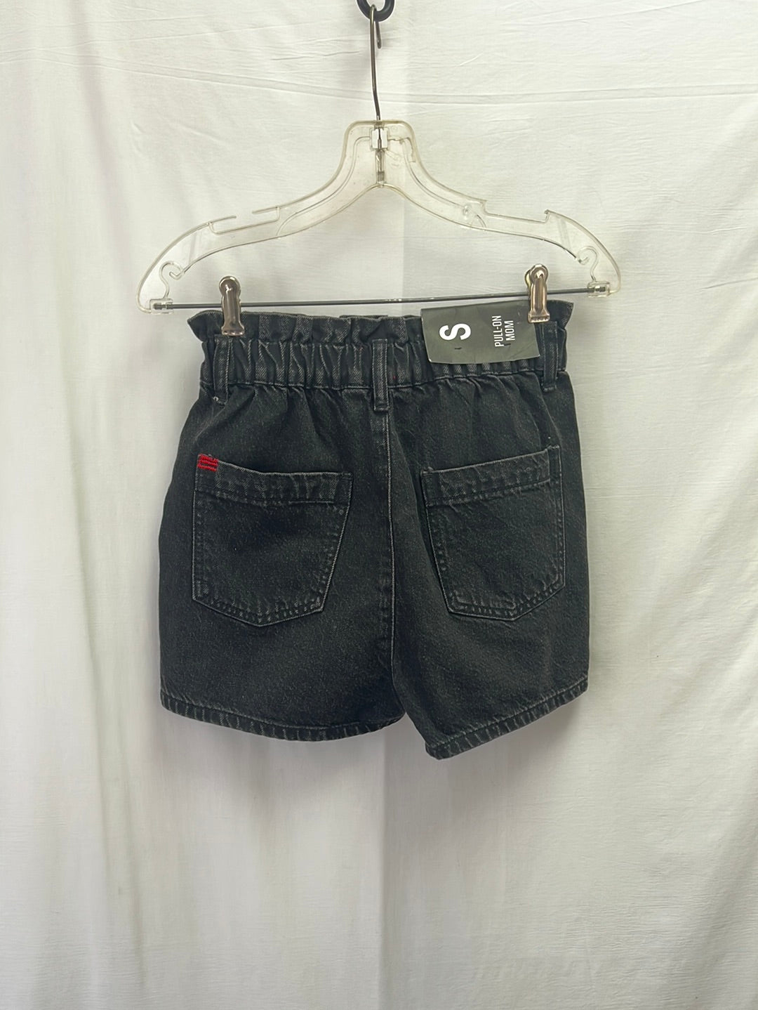 NWT -- URBAN OUTFITTERS BDG Black Pull-On Mom Jean Shorts -- Size: Small