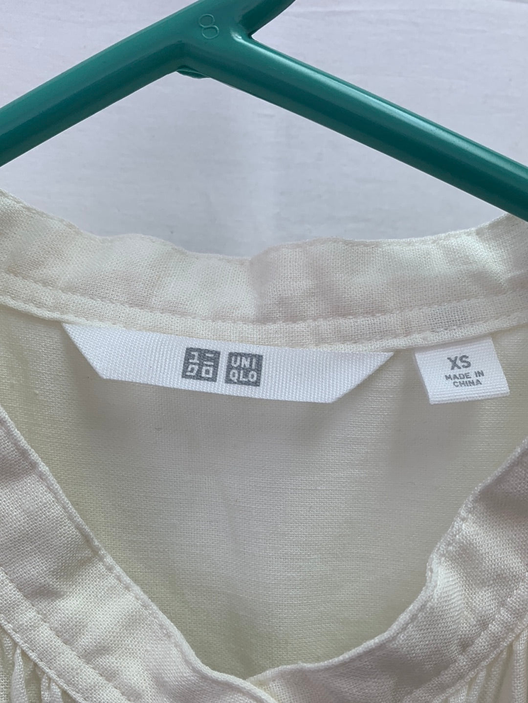 NWT - UNIQLO cream Linen Blend Sleeveless Blouse - X-Small