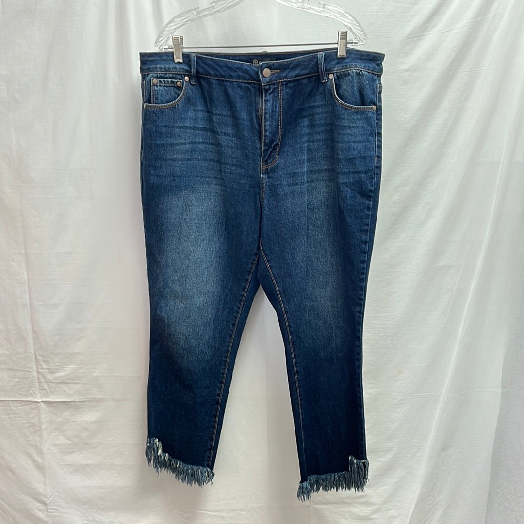 Versona Modern Frayed Hem Jeans -- 18
