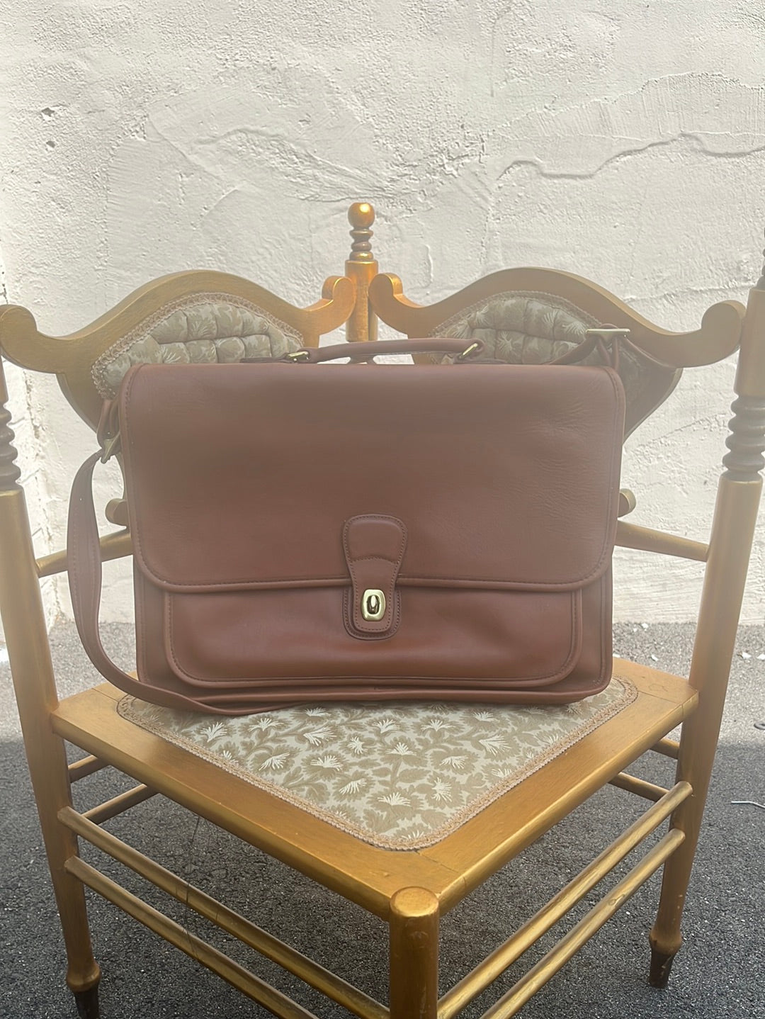VTG -- FRYE Logan Brown Leather Messenger Bag – CommunityWorx Thrift Online
