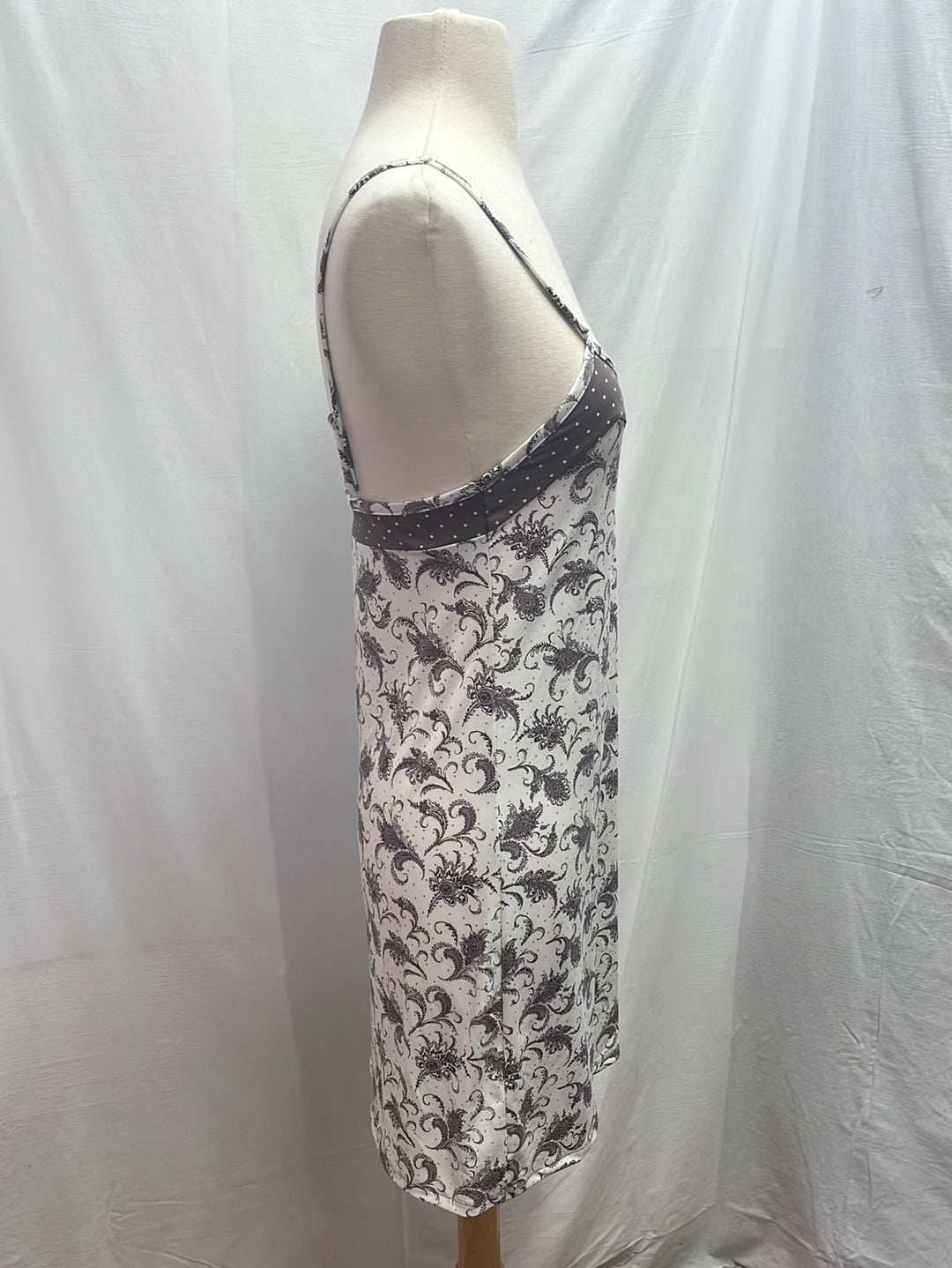 NWT -- MARILYN MONROE INTIMATES Amethyst Floral Print Camisole -- Size S
