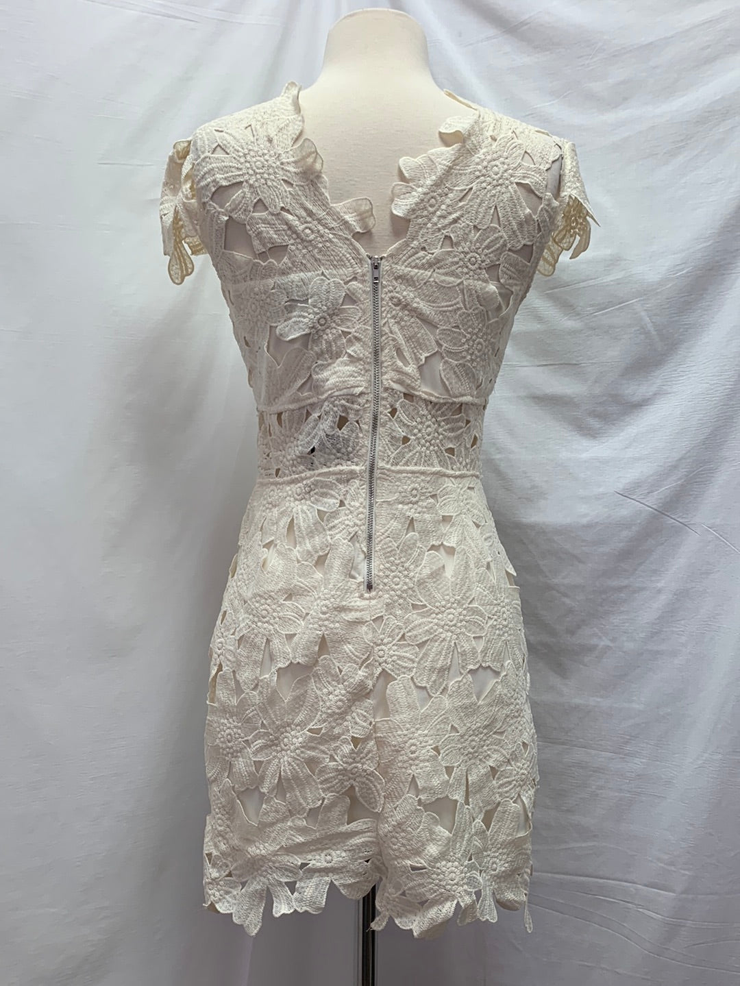 NWT - ROMEO + JULIET ivory Lace Mini Dress - S