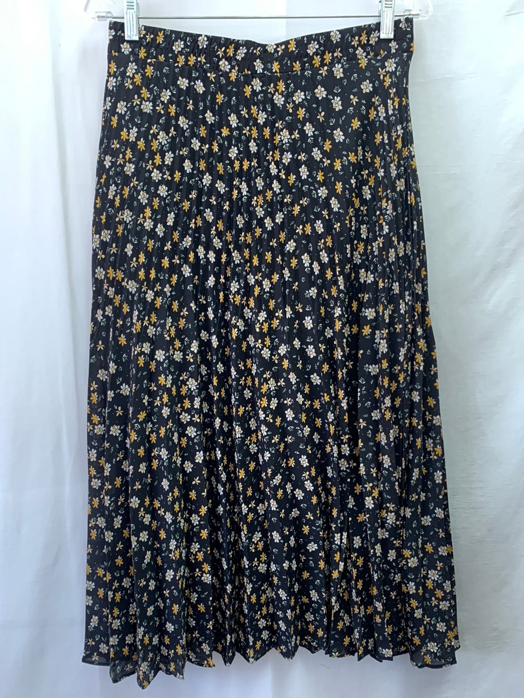 NWT - MAX STUDIO black floral Pleated Lined Midi Skirt - Medium