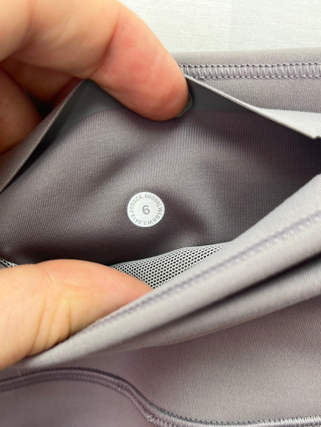 LULULEMON Grey Yoga Pants/Leggings with Back Inside Pocket -- Size 6