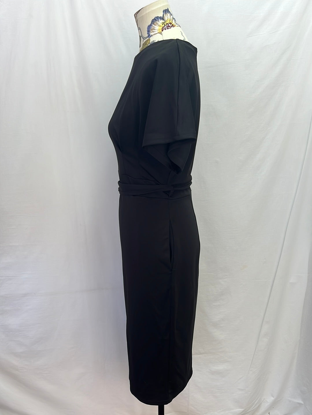NWT -- JASAMBAC black Cap Sleeve Sheath Midi Dress -- M