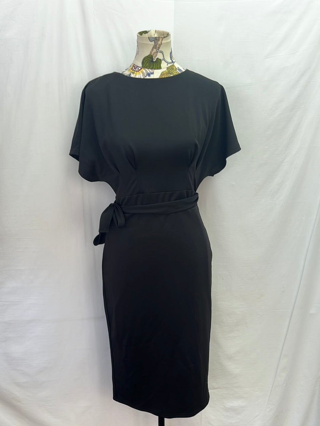 NWT -- JASAMBAC black Cap Sleeve Sheath Midi Dress -- M
