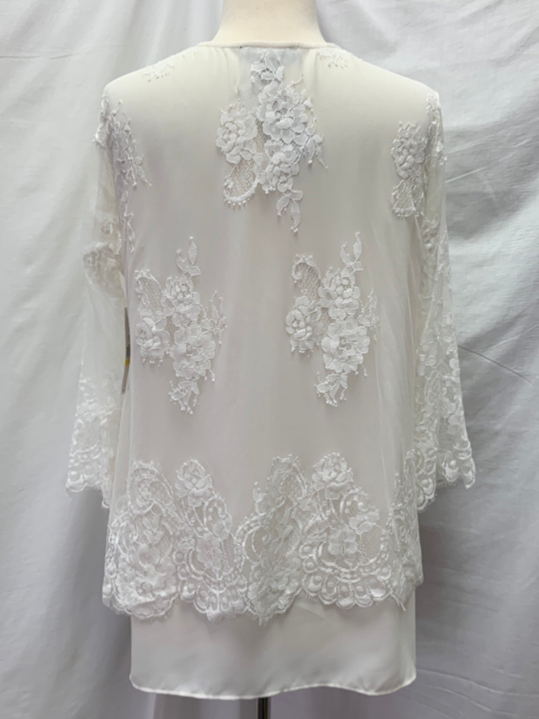 NWT - KAREN KANE off white Lace Overlay 3/4 Sleeve Top - Medium