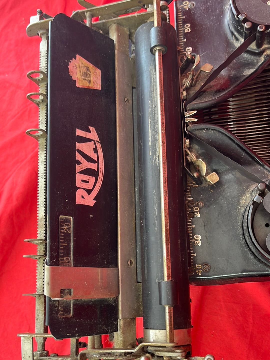 ANTIQUE -- 1927 ROYAL 10 Desk Typewriter -- WORKING CONDITION