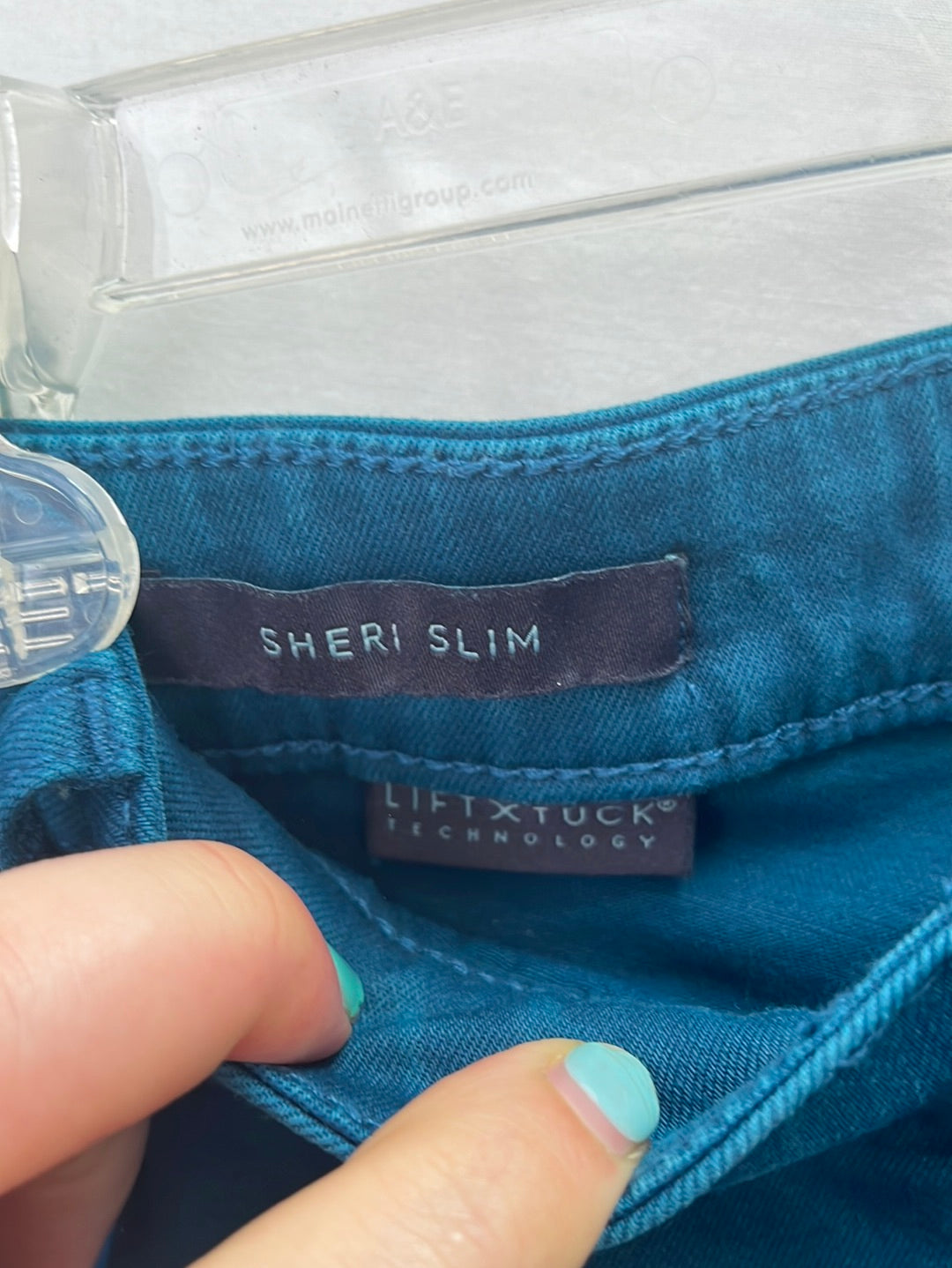 NWT -- NYDJ Blueberry "Sheri Slim" Slim Fit Jeans -- Size: 10