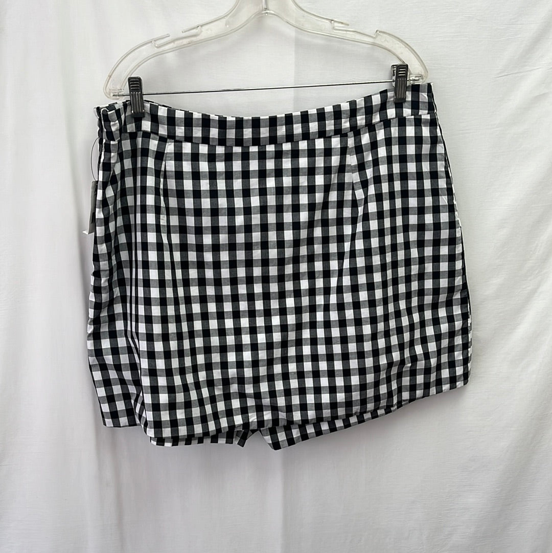 NWT -- ABS ALLEN SCWHARZ Black and White Checkered Skort -- Size: Large