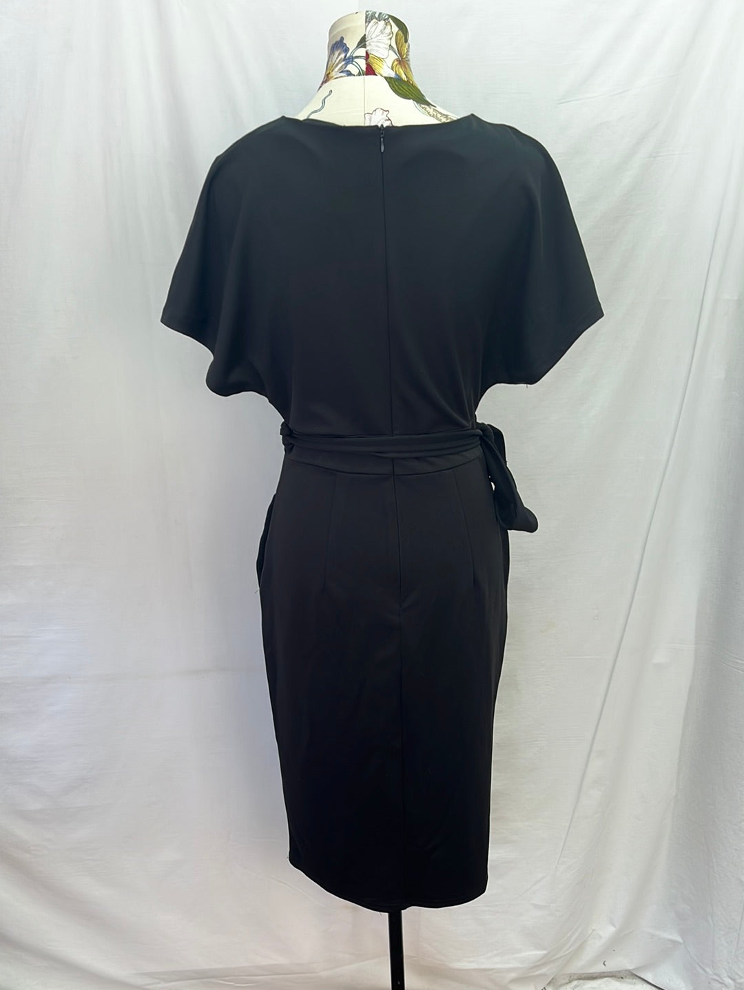 NWT -- JASAMBAC black Cap Sleeve Sheath Midi Dress -- M