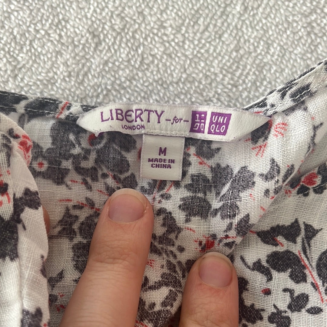 Uniqlo Grey Red Floral Short Sleeve Blouse -- M