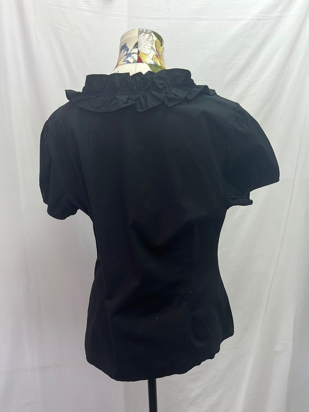 NWT -- ANN TAYLOR LOFT Black Ruffle V-neck Button-Front Blouse -- Size: 14