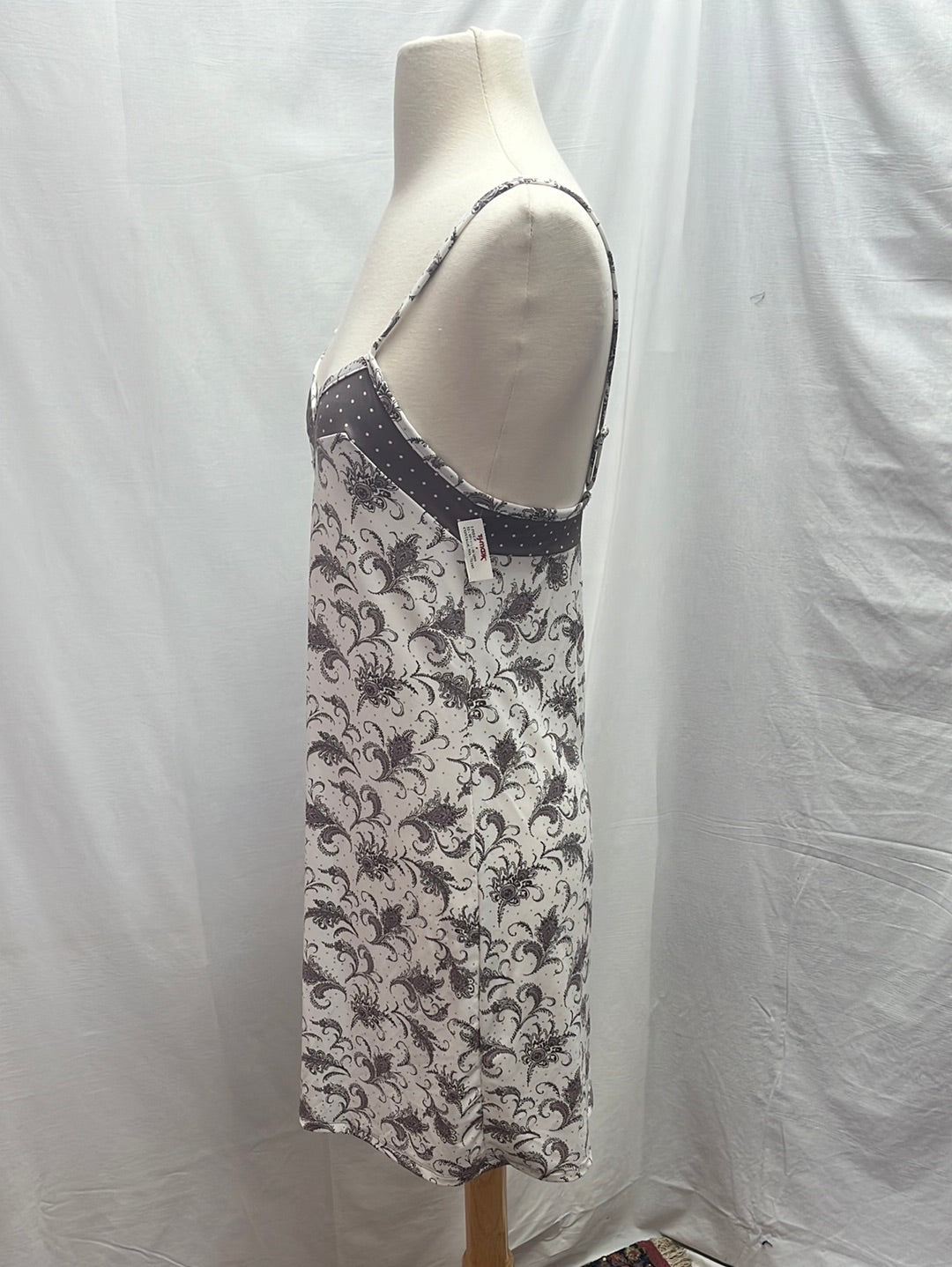 NWT -- MARILYN MONROE INTIMATES Amethyst Floral Print Camisole -- Size S