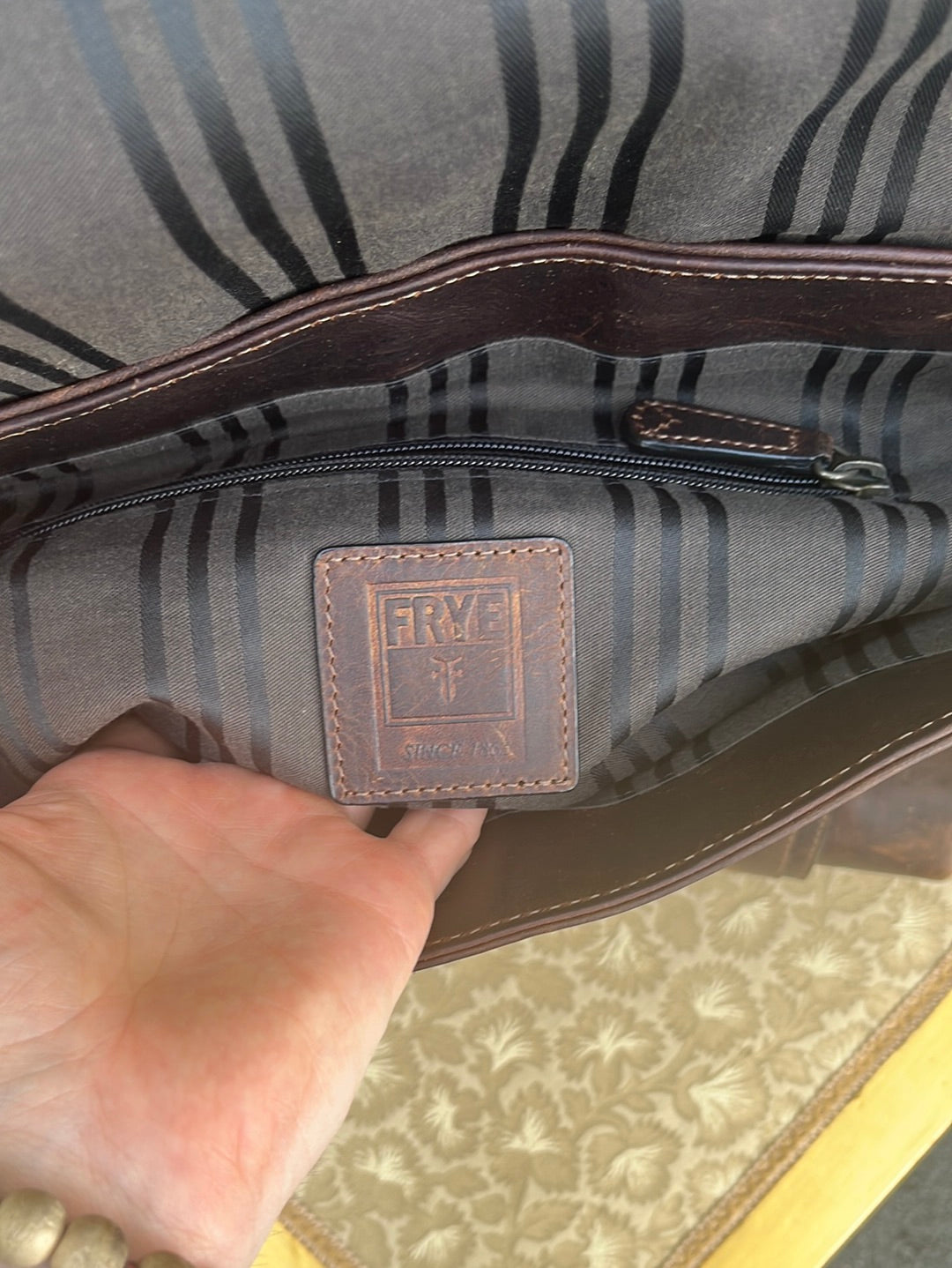 VTG -- FRYE Logan Brown Leather Messenger Bag