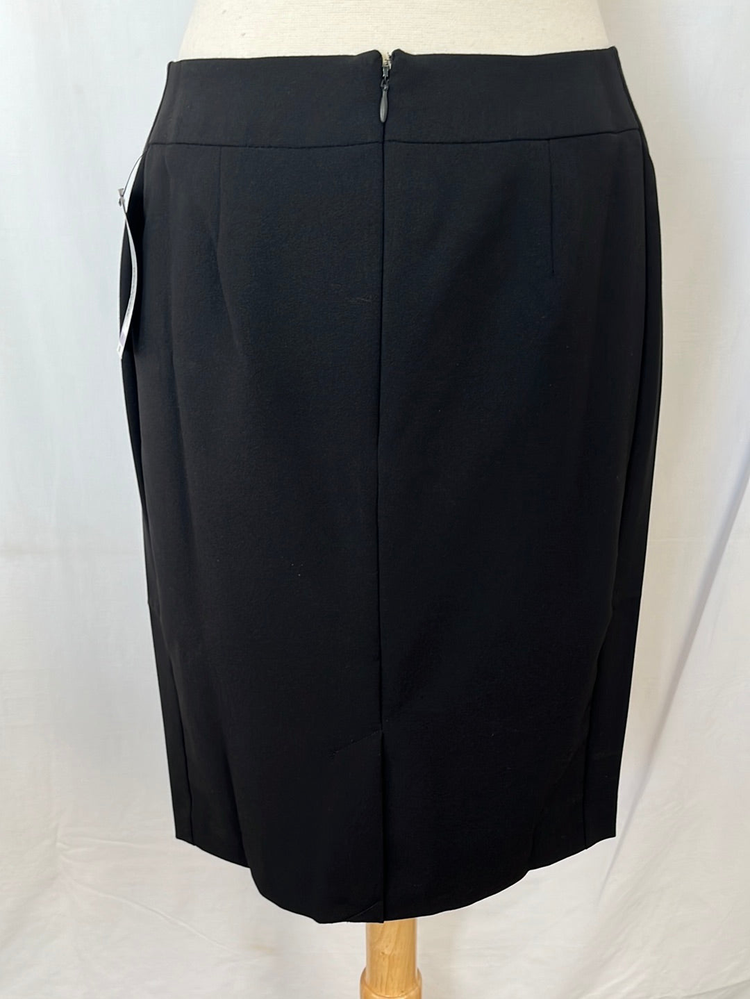 NWT -- Worthington Black Seamed Pencil Skirt -- 6P