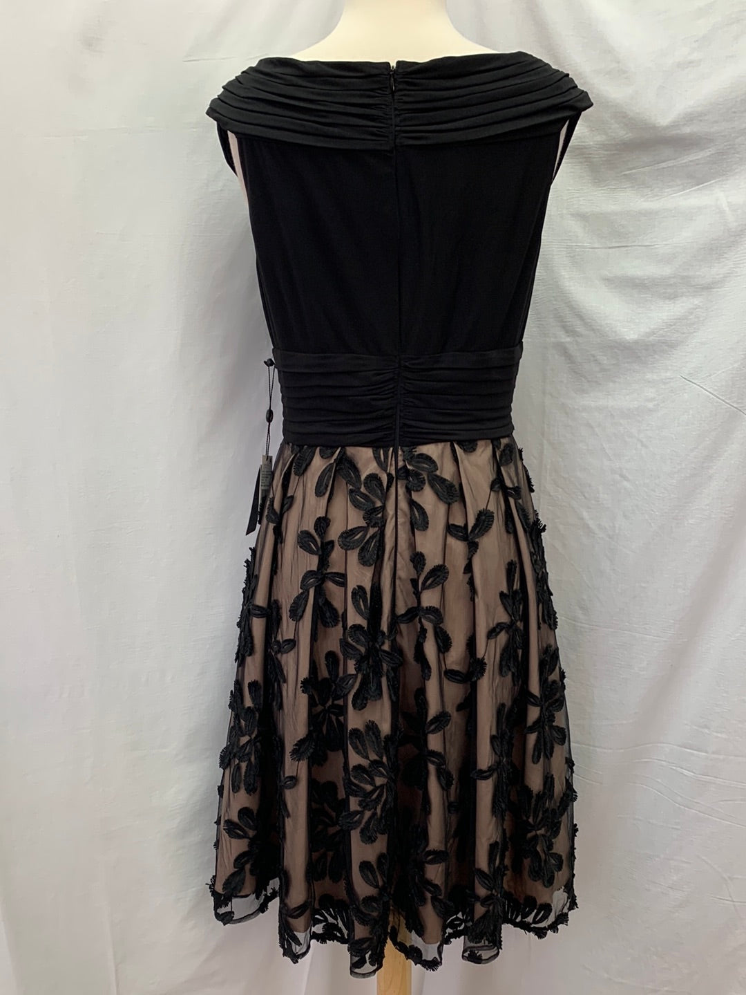 NWT - ADRIANNA PAPELL black Portrait Bodice Sleeveless Dress - 10