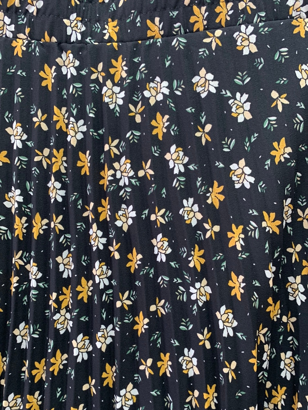 NWT - MAX STUDIO black floral Pleated Lined Midi Skirt - Medium