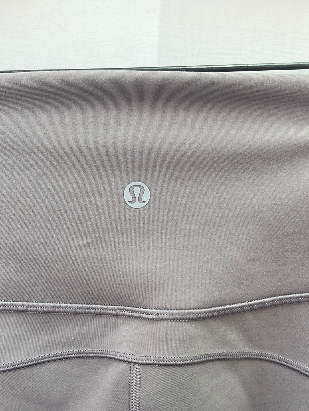 LULULEMON Grey Yoga Pants/Leggings with Back Inside Pocket -- Size 6
