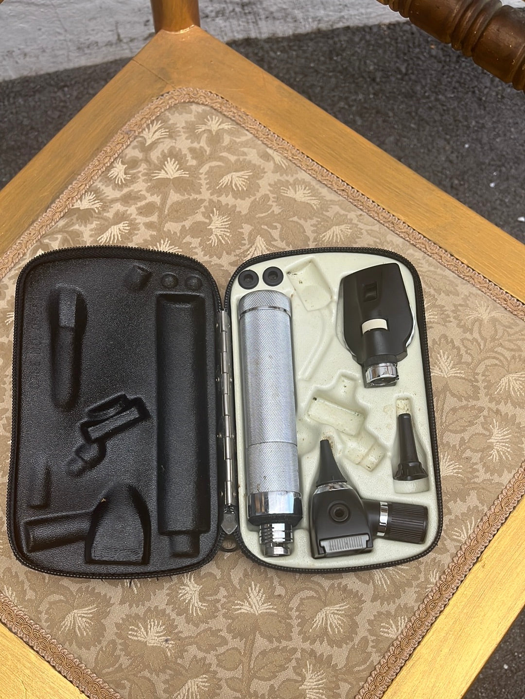 VTG -- WELCH ALLYN Otoscope Hard Case No. 05250