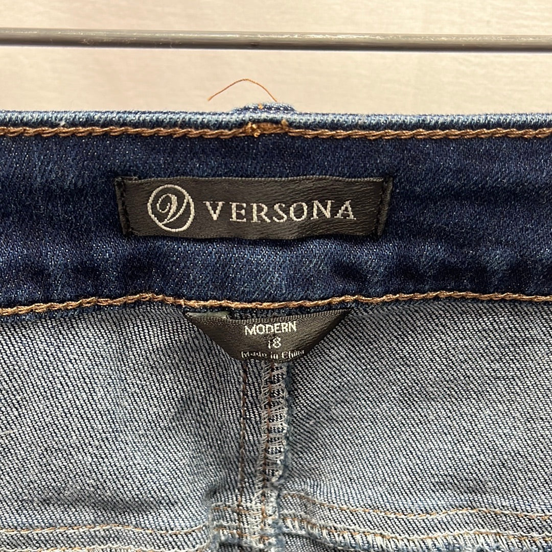 Versona Modern Frayed Hem Jeans -- 18