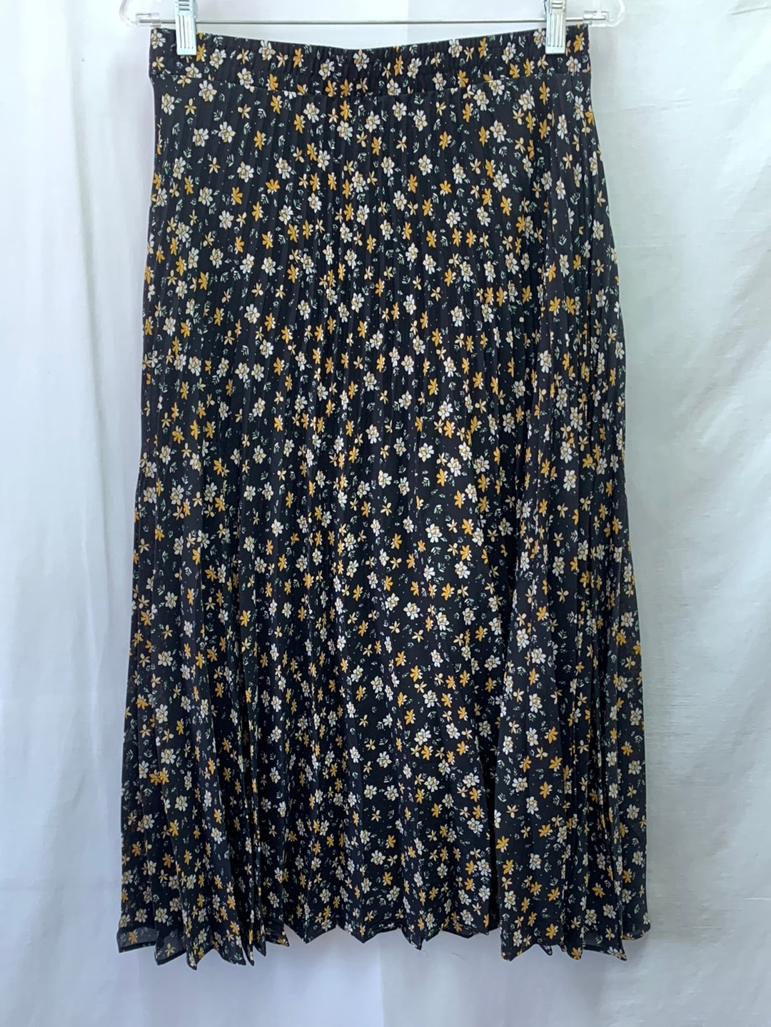 NWT - MAX STUDIO black floral Pleated Lined Midi Skirt - Medium