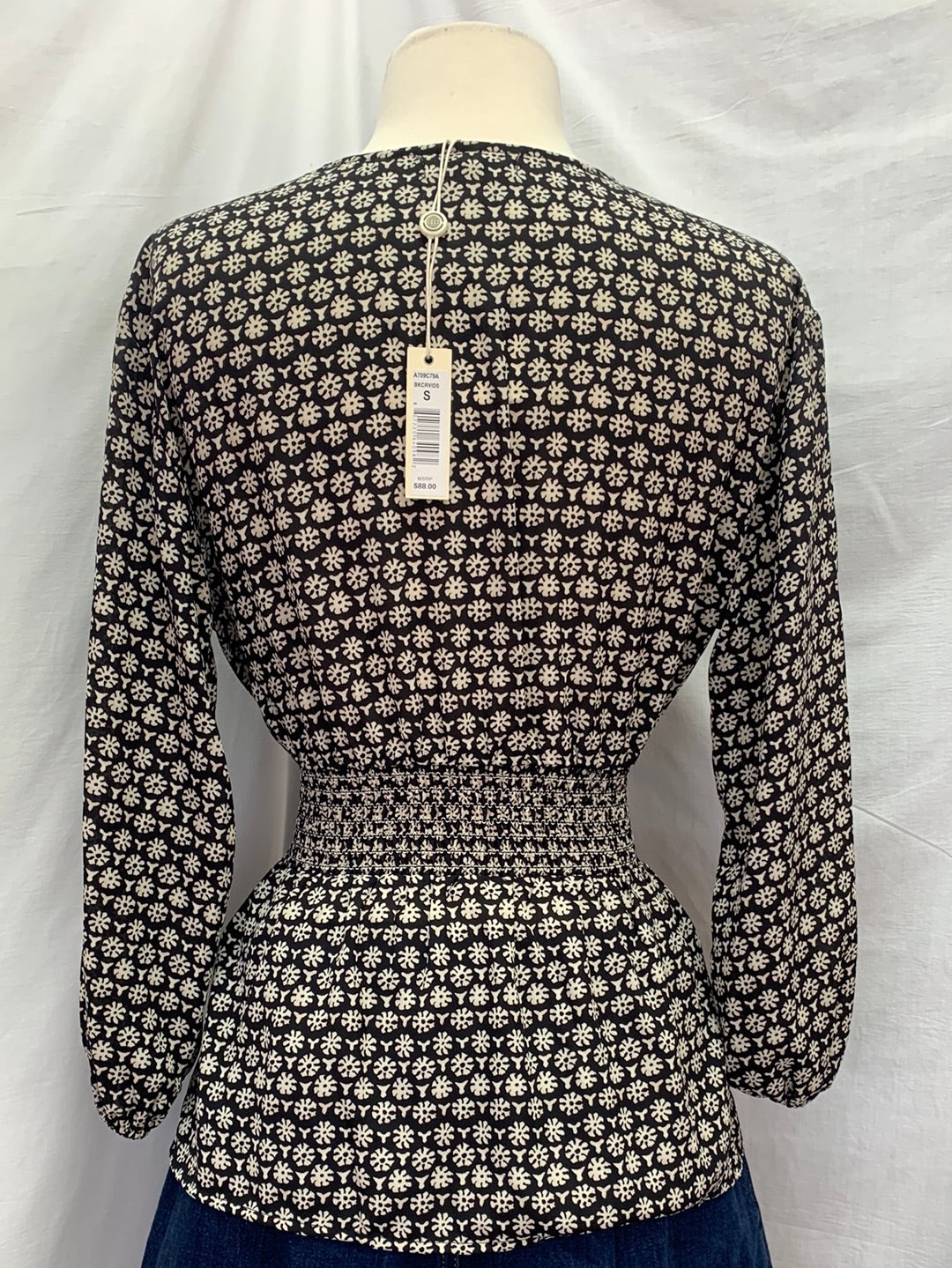 NWT - MAX STUDIO black print V-Neck Lightweight Smock Tie Blouse - S