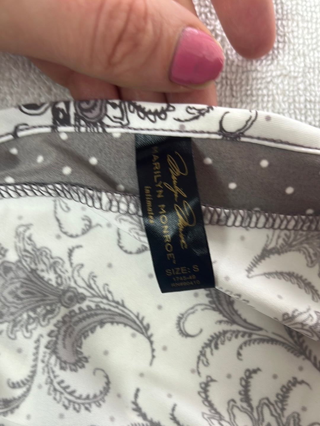 NWT -- MARILYN MONROE INTIMATES Amethyst Floral Print Camisole -- Size S