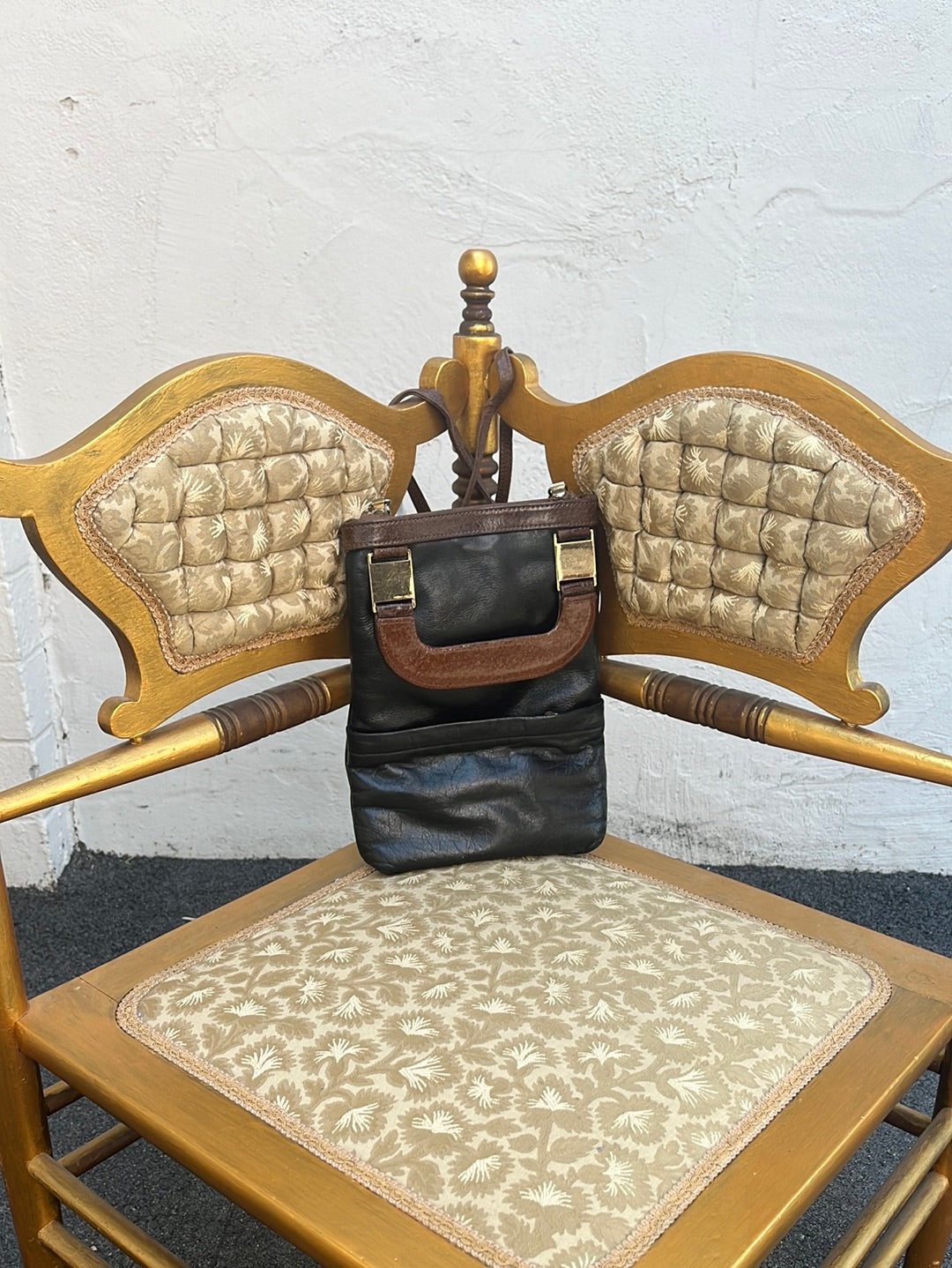 VTG -- MAGNES SISTERS Black Leather Convertible Crossbody Bag