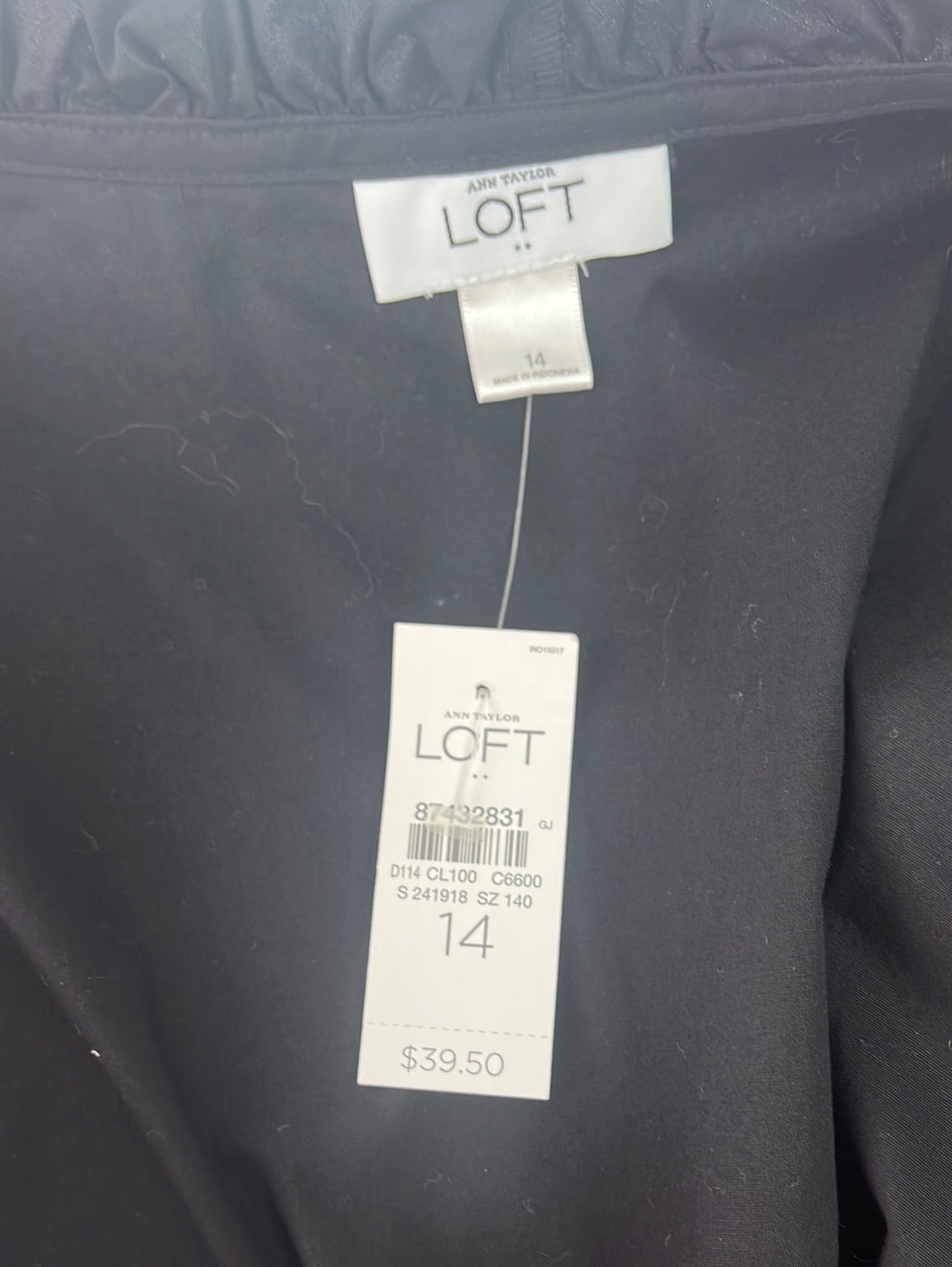 NWT -- ANN TAYLOR LOFT Black Ruffle V-neck Button-Front Blouse -- Size: 14