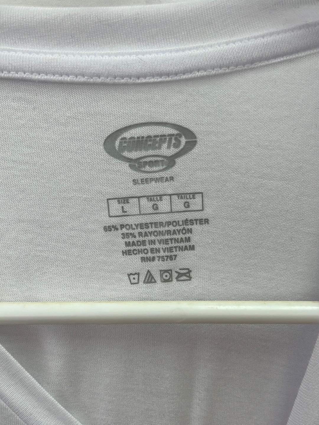 NWT -- CONCEPT SPORT white Chicago Bulls Short Sleeve Shirt -- Large