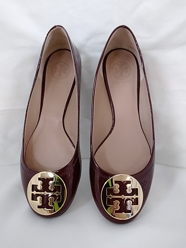 TORY BURCH Mahogany Reva Patent Leather Ballet Flats w/ Gold Medallion Logo - Size 8.5