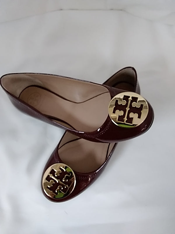 TORY BURCH Mahogany Reva Patent Leather Ballet Flats w/ Gold Medallion Logo - Size 8.5