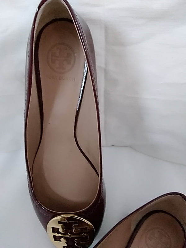 TORY BURCH Mahogany Reva Patent Leather Ballet Flats w/ Gold Medallion Logo - Size 8.5