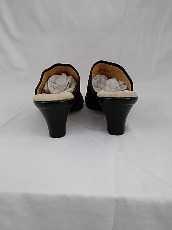 SOFTSPOTS Slip On Clogs Shoes Brown Suede Embroidered Leather Almond Toe Women's Size 10