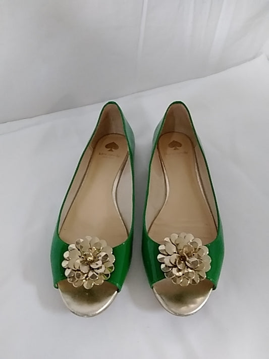 KATE SPADE Women's Green Patent Leather Flats with Gold Floral Embellishment - Size 6.5